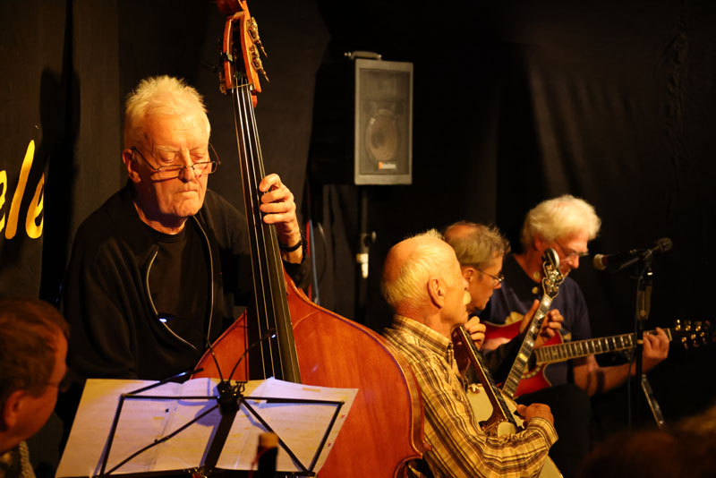 Jazz  & Dünnele, Wahlwies